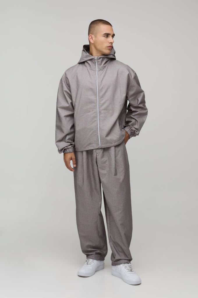 Regular Fit Nylon Geruite Trainingspak Met Rits En Col | Stone | Size Small