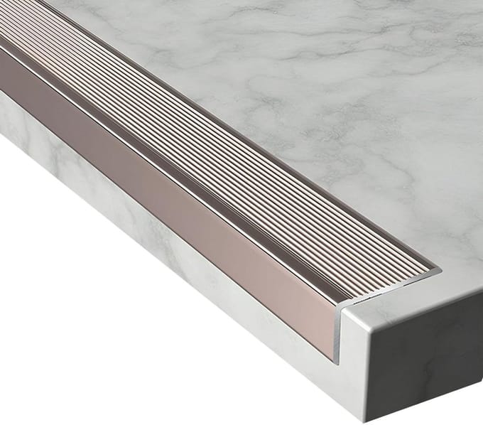 Traprandprofiel Aluminium - Trapneusstrips Metaal - Veilige Trappen - Antislip Groeven - 80 cm - Roségoud