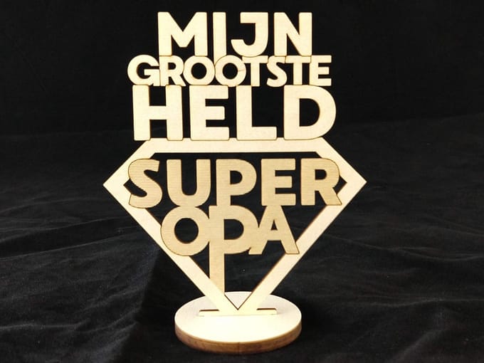 Tekstbordje op Voetje - Mijn grootste held Super Opa - Woodart