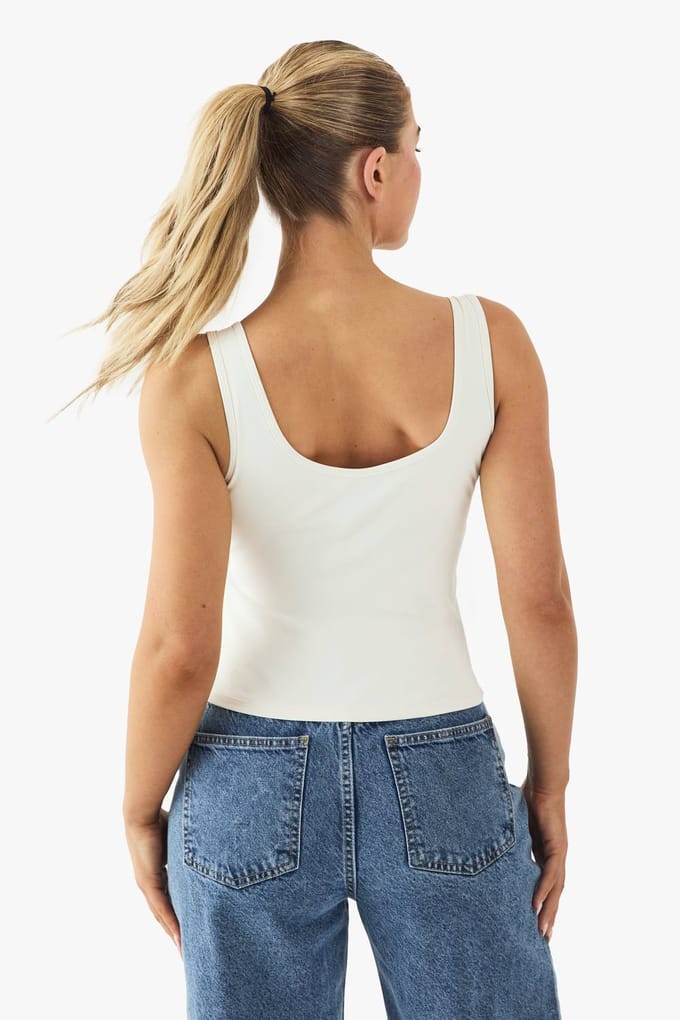 boohoo Dames Buttery Soft Built in Gewatteerde V-hals Vest Top | Creme | Maat: 42