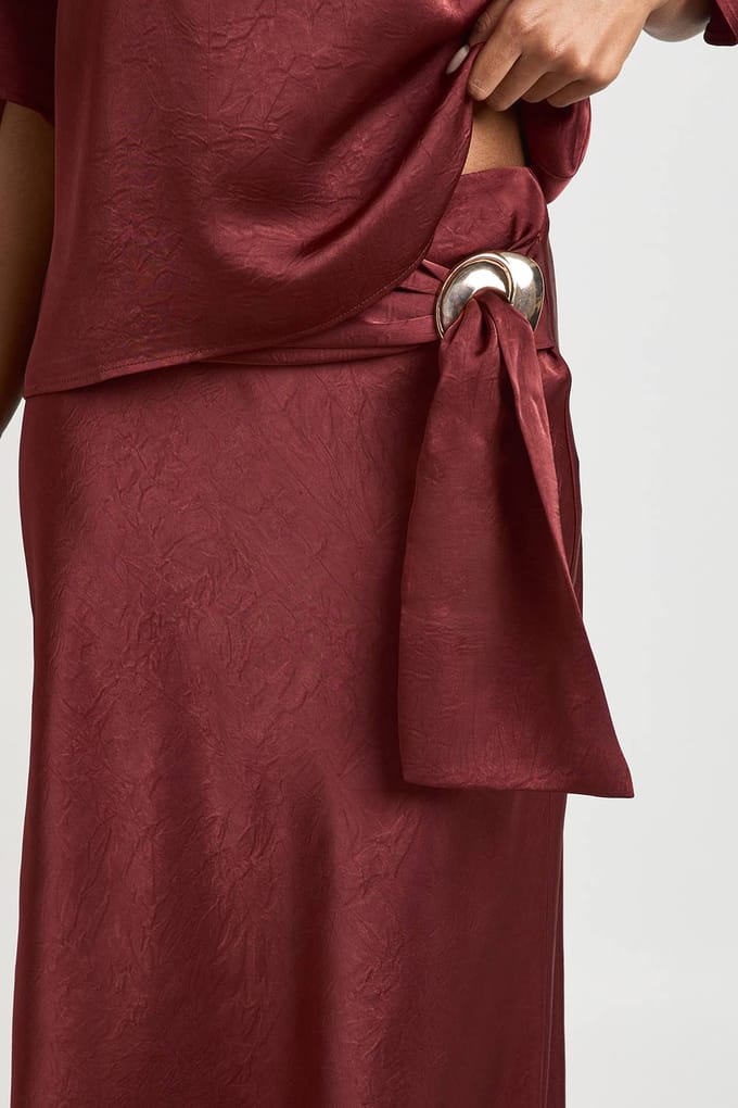 boohoo Dames Getextureerde Wikkel Satijnen Midaxi Rok | Terracotta | Maat: 40