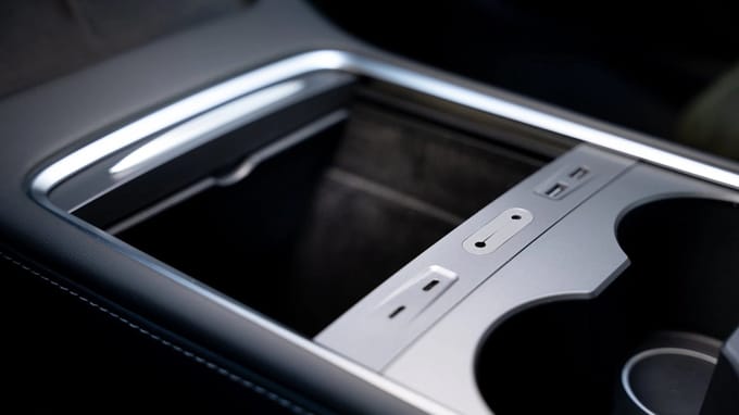 Tesla Model Y USB Hub - Compacte Oplaadoplossing voor Middenconsole - Auto Interieur Accessoires Nederland België