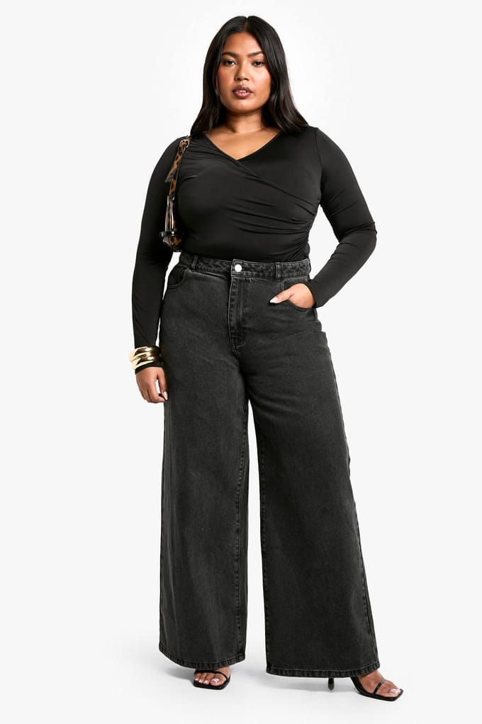 boohoo Dames Plus Double Layer Geraffeld V-Hals Bodysuit | Zwart | Maat: 56