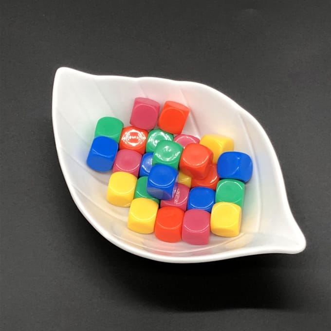 Blanco dobbelstenen gekleurd: Regenboog (SET van 25 st.)