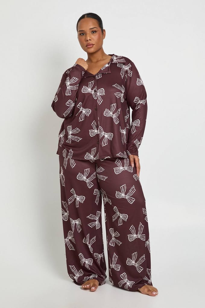 boohoo Dames Plus Boogprint langarmig overhemd & broek pyjama set | Chocoladebruin | Maat: 48