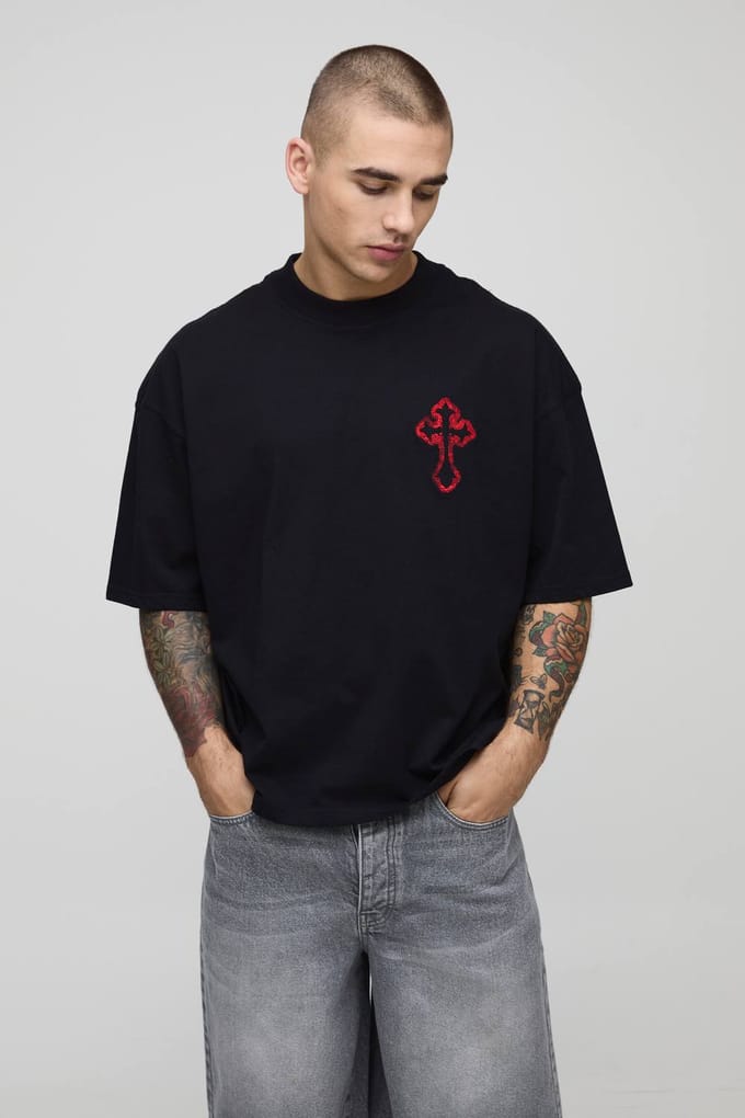 Oversized Boxy Geborduurde Gotische Kruis T-Shirt | Black | Size Medium