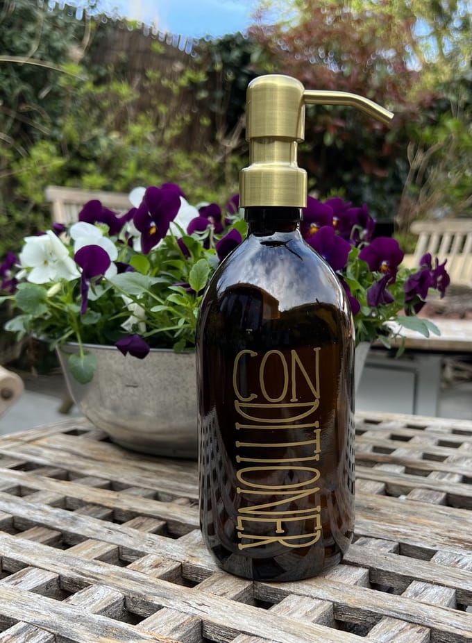 BBBLS® Design Dispenser "Conditioner" | Bruin Glas | 500ml | RVS / Metaal Pomp Goud | Zeeppomp | Zeepdispenser | Zeephouder