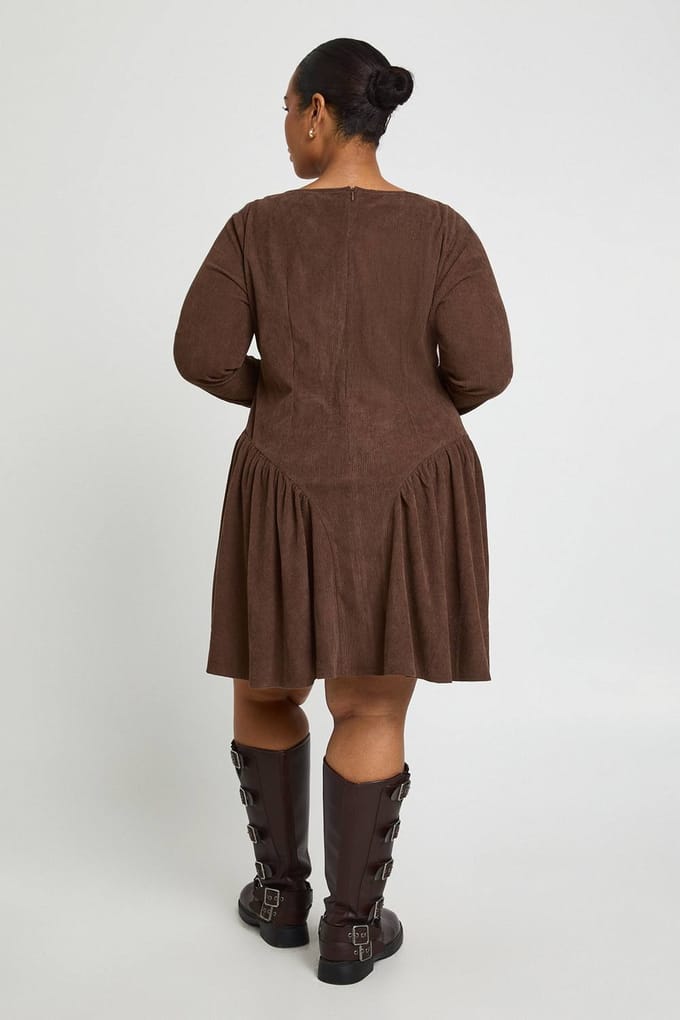 boohoo Dames Plus Cord Melkmeid Skater Jurk | Chocoladebruin | Maat: 44