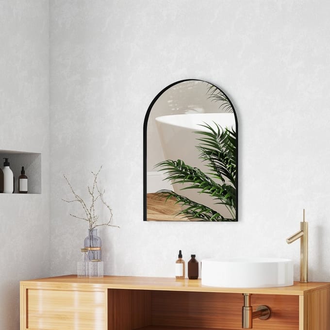 MODFU - Badkamerspiegel - Gebogen Vorm - Wandmontage - Aluminium Frame - Glas - Zwart - 50 x 70 cm