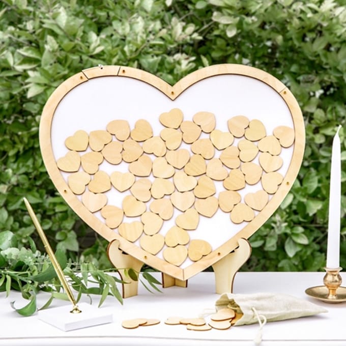 Partydeco - Gastenboek Houten hart met kleine hartjes.