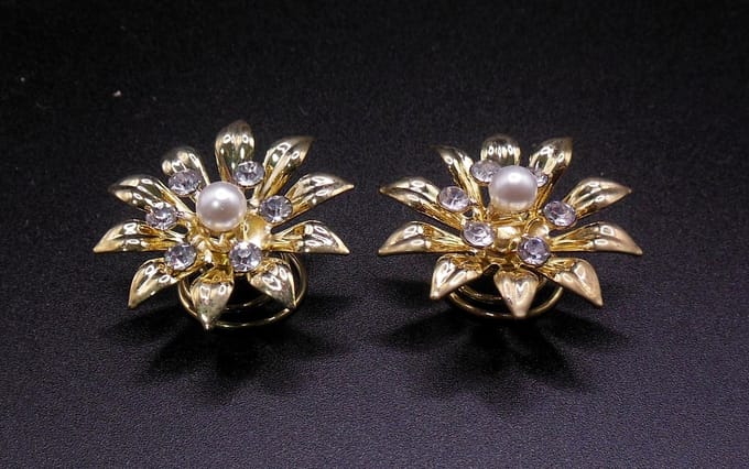 Curlies bloem goud met strass punten+parel