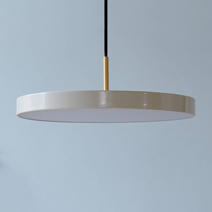 UMAGE LED hanglamp Asteria Mini, parelwit/messing, Ø 31 cm