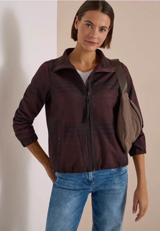 Geruite jas in wollook met opstaande kraag