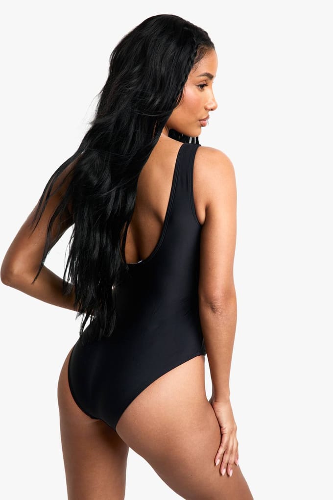 boohoo Dames Petite Badmode Essentials Gerafelde Badpak | Black | Maat: 14
