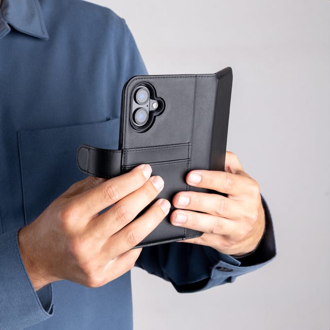 Accezz Hoesje - Geschikt voor Apple iPhone 18 Pro / 17 Pro - Edge Uitneembare Bookcase geschikt voor MagSafe - Zwart
