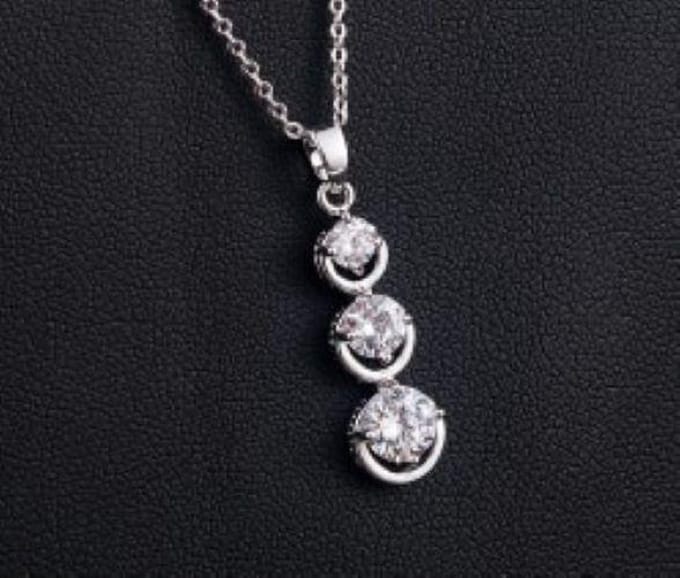 Ketting met hanger 3 steentjes (647)