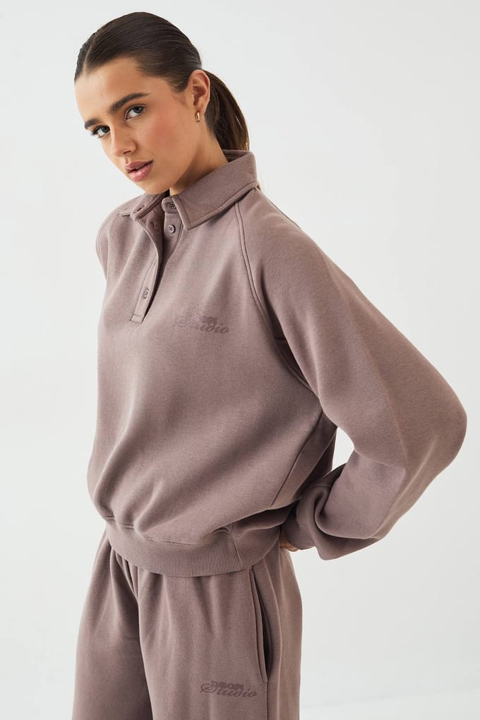 Dames DSGN Studio Raglan Naad Kraag Rugby Sweatshirt | Mokka | Maat: Medium