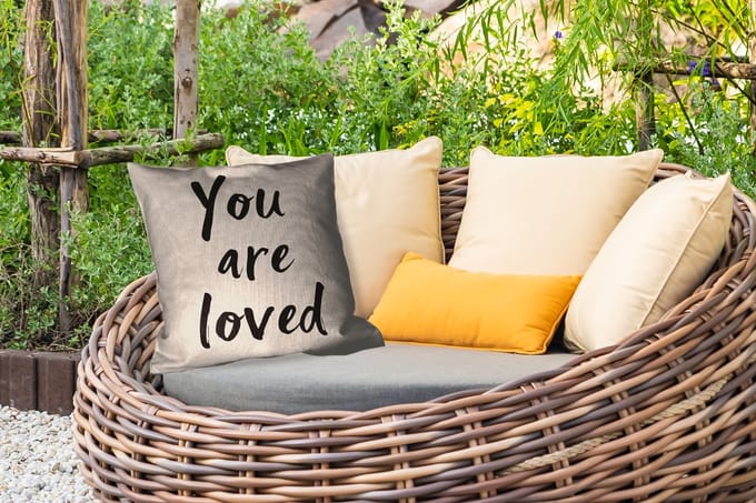 Buitenkussen - Minimalistisch - Beige - Love - 45x45 cm - Weerbestendig