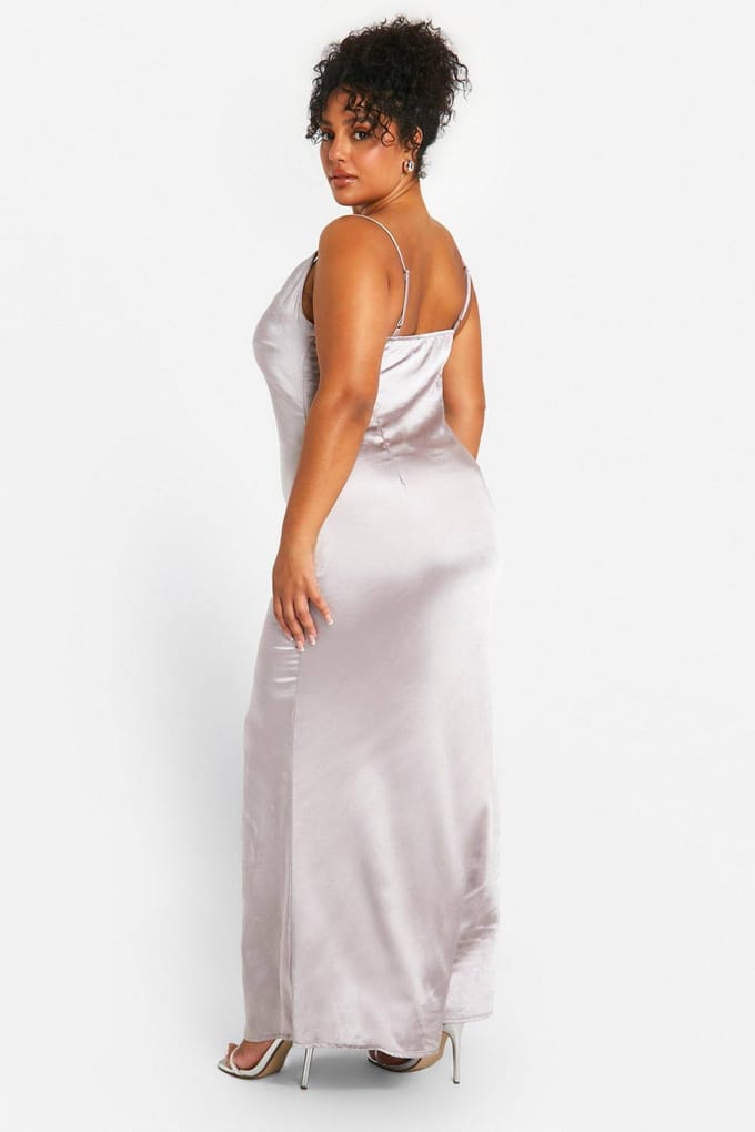 boohoo Dames Plus Satin Sluierhals Maxi Jurk | Zilver | Maat: 46