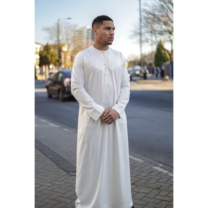 Crèmebeige Thobe-gewaad voor heren, satijn Emirati Islamitische Jubba Eid, normale pasvorm