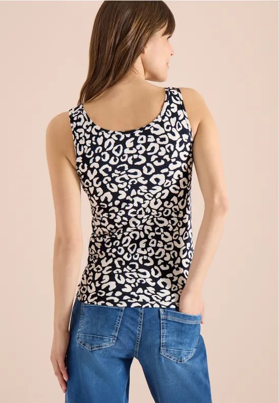 Top met ronde hals en leopatroon