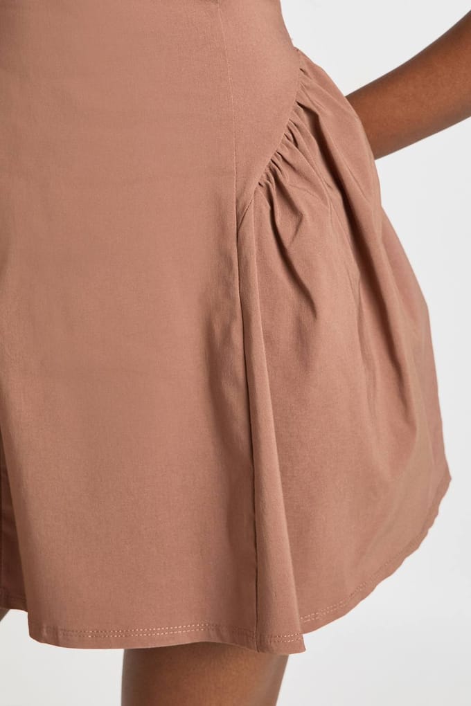 boohoo Dames Halterneck Wijde Rok Mini Jurk | Chocoladebruin | Maat: 42