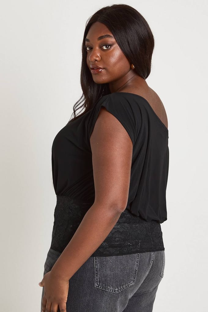 boohoo Dames Plus Off-shoulder Blouson Top Met Kanten Paneel | Zwart | Maat: 44