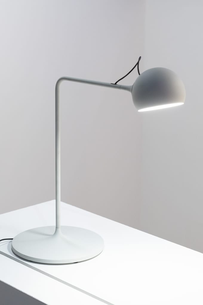 Artemide IXA tafellamp - witgrijs