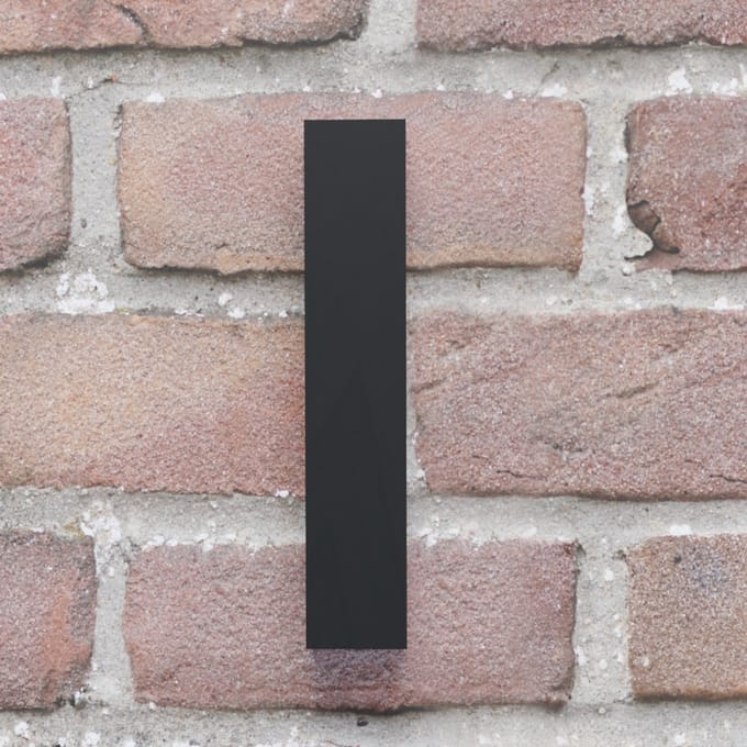 Huisnummer Arial l zwart - Maat: Extra groot (25 cm) - zelfklevend - Huisnummerbord