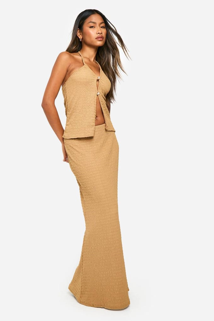 boohoo Dames Textured Crinkle Halter & Flared Hem Maxi Rok | Camel | Maat: 34