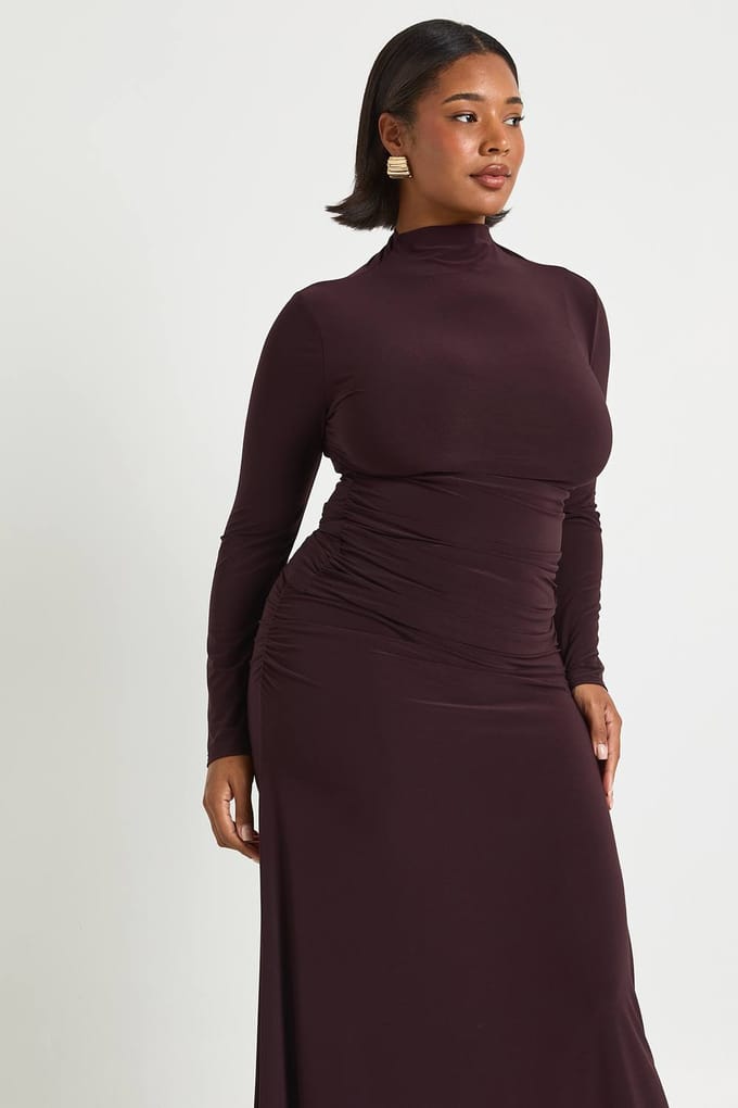 boohoo Dames Plus Gerimpeld Top met Lange Mouwen en Gerimpelde Columnrok | Chocolate | Maat: 22