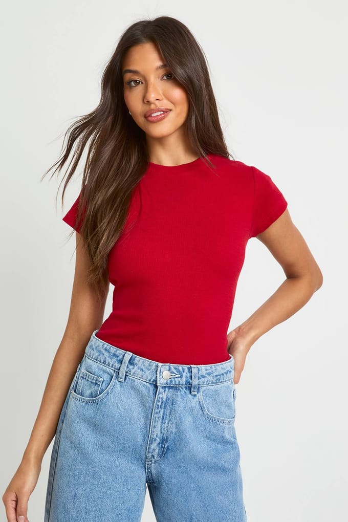 boohoo Dames Geribbelde getailleerde top met korte mouwen | Rood | Maat: 44