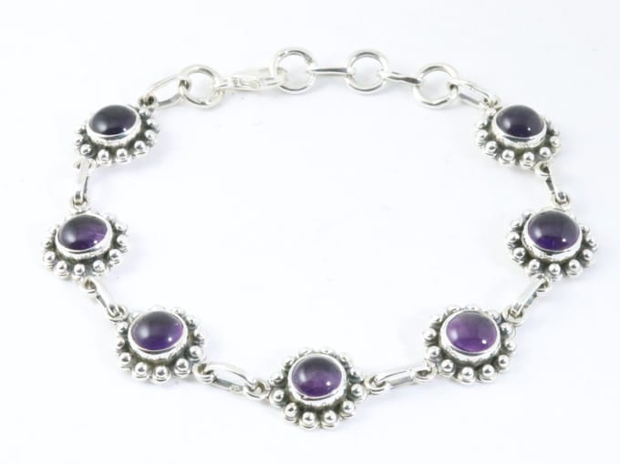 Bewerkte zilveren armband met amethist