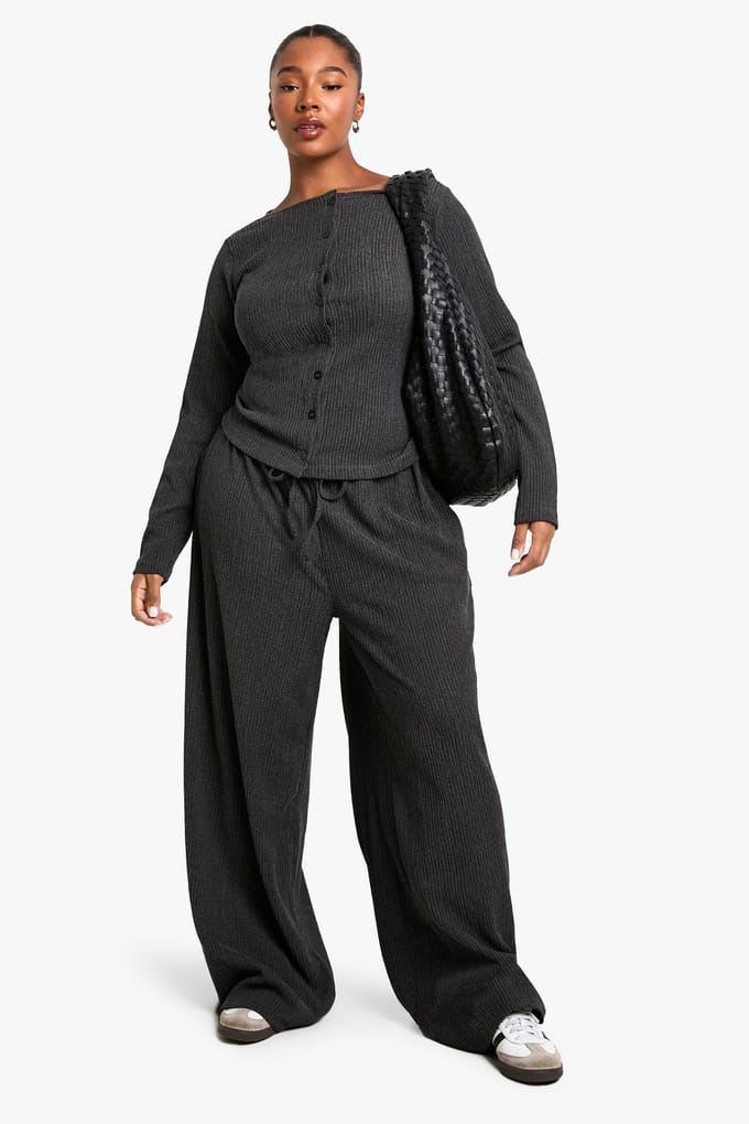 boohoo Dames Plus Top met lange mouwen en textuur via knoopsluiting | Houtskool | Maat: 48