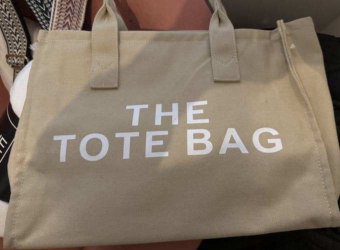 Damestas - The Tote Bag - Canvas - Beige - Witte letters - 33 x 27 cm.