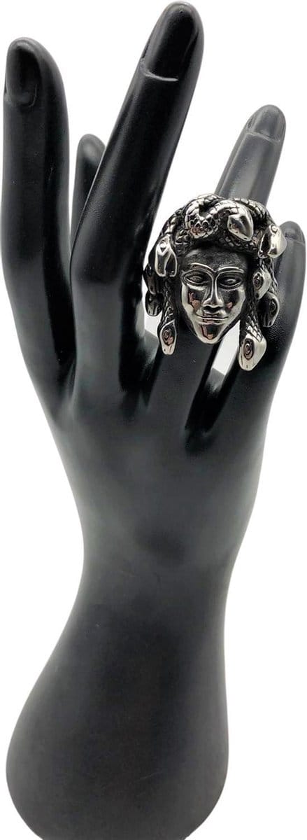 Medusa, Ring, Slangenkoningin, Versteend
