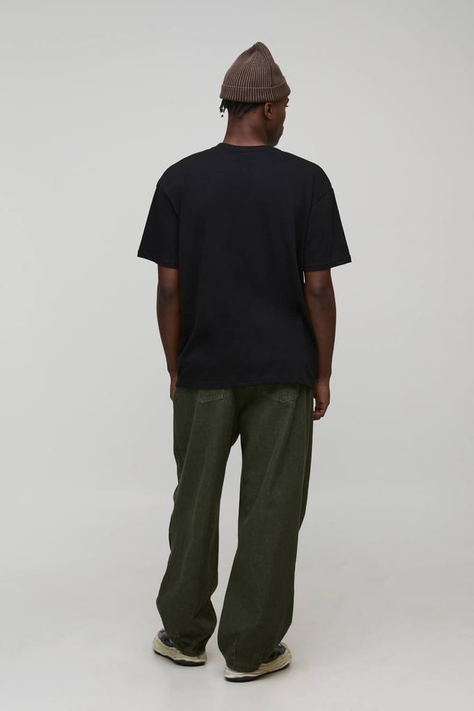 Zwarte oversized T-shirt met verlengde hals en ski mask-print | Black | Size Medium