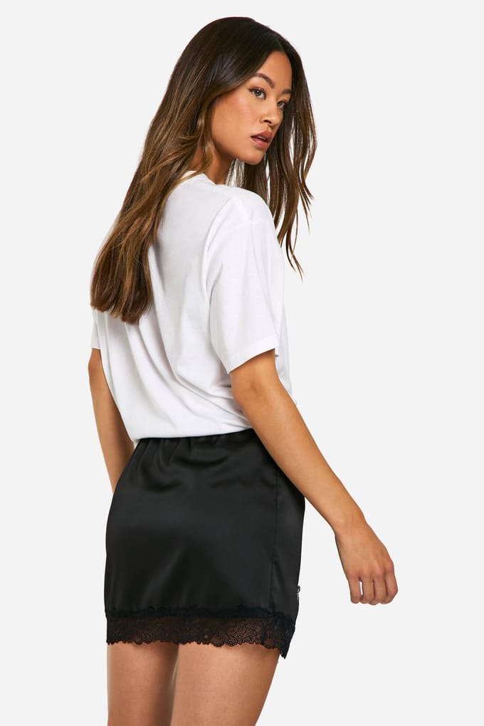 boohoo Dames Hoge satijn mini-rok met kantenafwerking | Zwart | Maat: 40