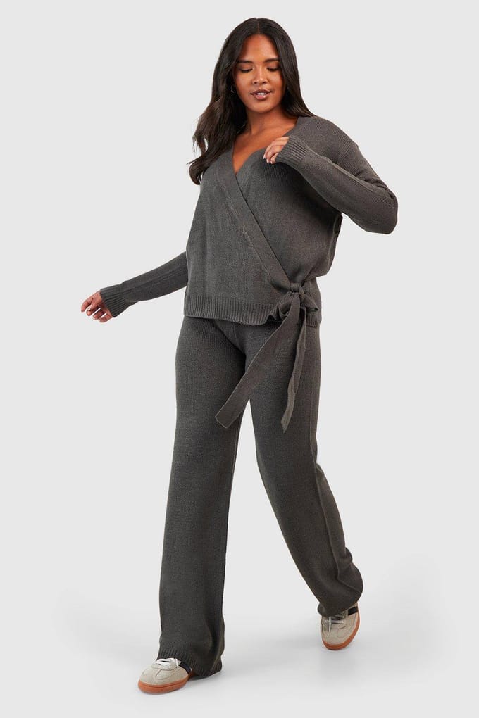 boohoo Dames Plus Wrap Tie Side Jumper en Broek Co-ord | Houtskool | Maat: 48-50