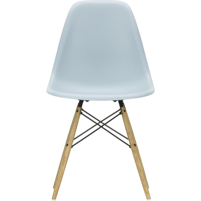 Vitra - DSW Eames Plastic Sidechair - ijsgrijs RE - honingkleurig essenhout - blauw