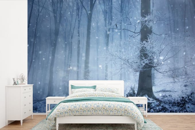 Behang - Fotobehang Bos - Winter - Sneeuw - Breedte 330 cm x hoogte 220 cm