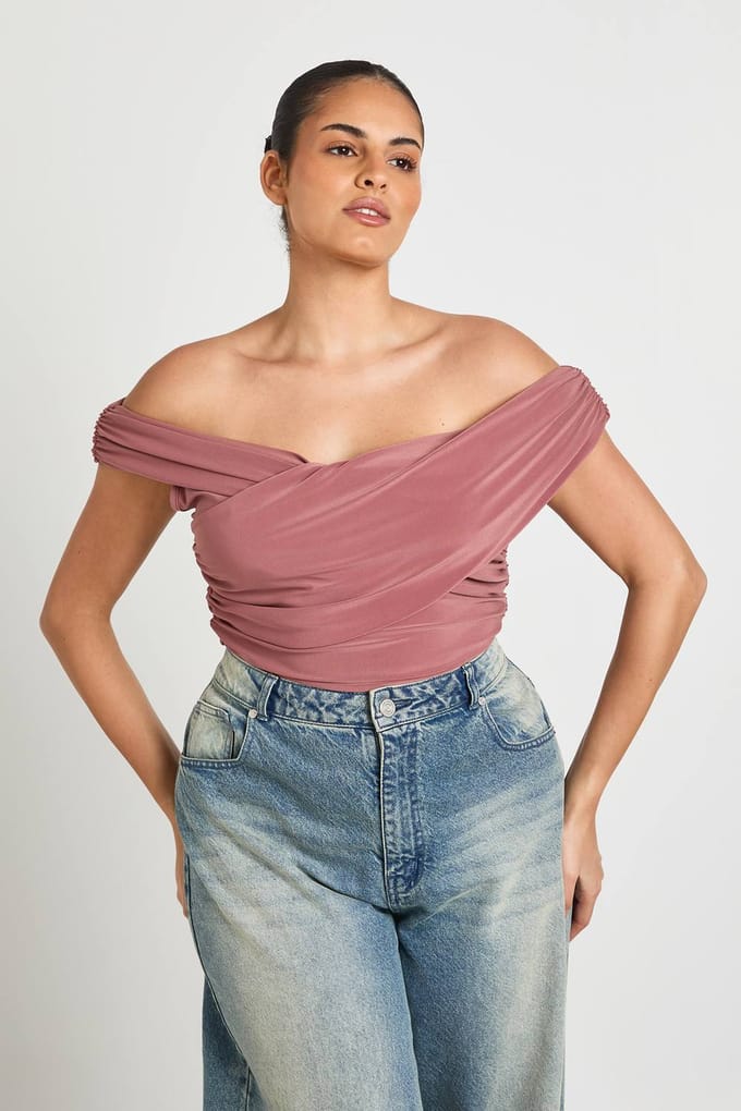 boohoo Dames Plus Gedraaid Bardot Body | Mauve | Maat: 28