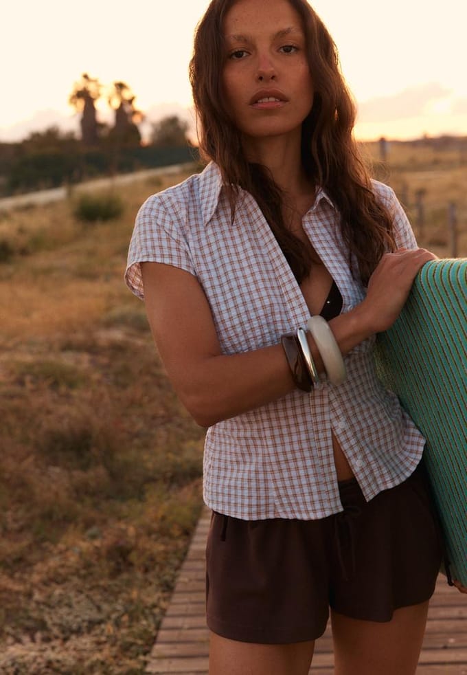 Stradivarius Blouse met korte mouw en lage borstlijn  Steen S