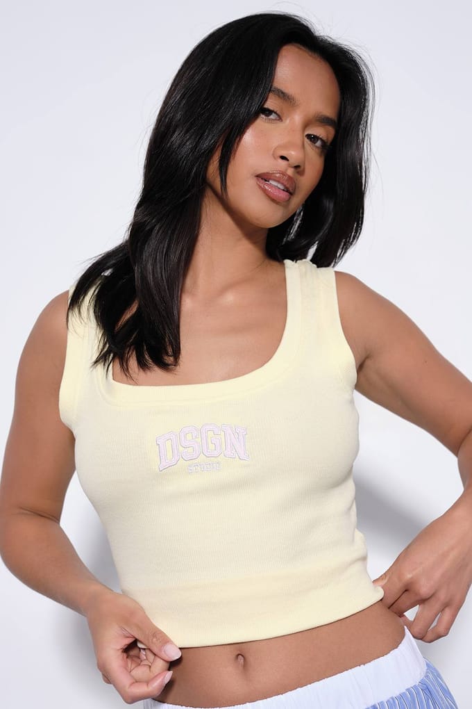 Dames Dsgn Studio Collegiate Applicatie Vest Top | Citroen | Maat: XS
