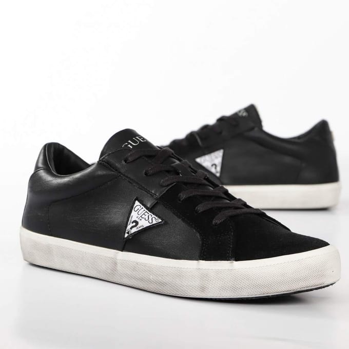 Guess herensneakers in antraciet.