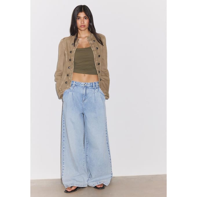 Stradivarius Wide-leg jeans met plooien  LICHTE MIDDENBLAUWE DENIM WASSING 44