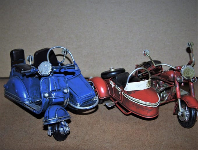 Motors zijspan rood en blauw | GerichteKeuze
