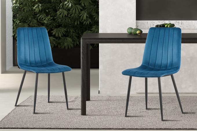 Eetkamerstoel Willis – Fluweel Blauw – Zwarte Metalen Poten – Per Stuk
