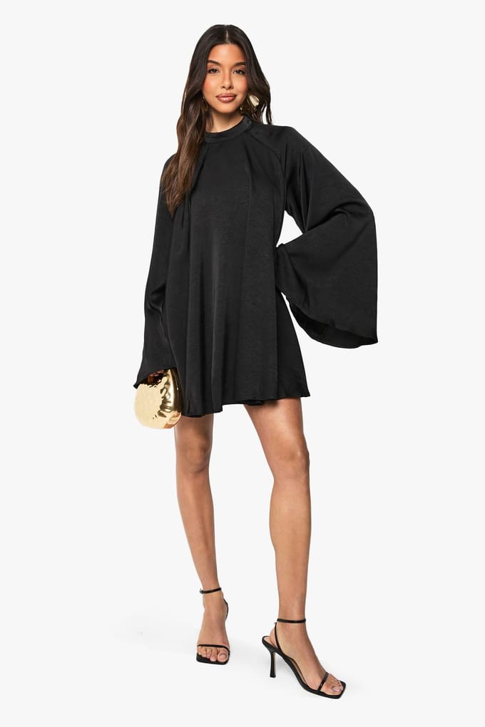boohoo Dames Textured Satin Open Back Swing Playsuit | Zwart | Maat: 42