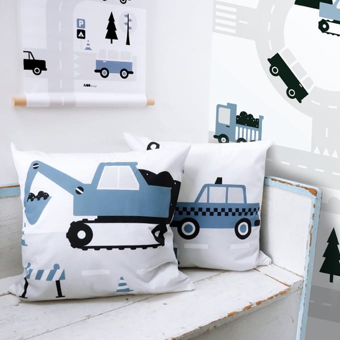 Sierkussen Graafmachine jeans blauw 40x40 tweezijdig met rits inclusief vulling voor kinderkamer